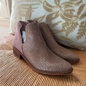 Kaanas Ankle Boots